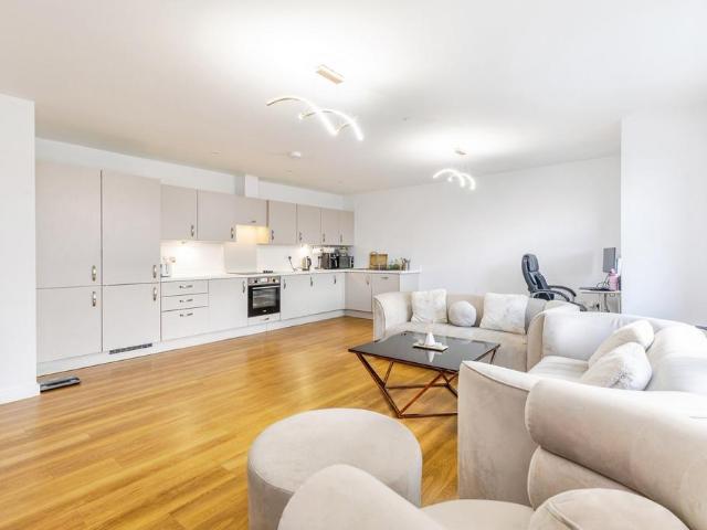 Flat for sale in Luton, Chatham