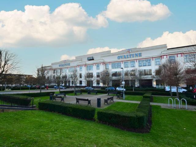 Flat for sale in Batchworth, Hertfordshire