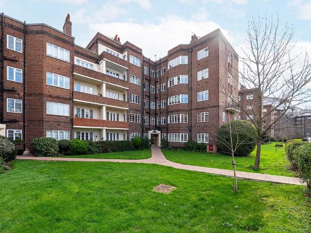 Flat for sale in London Borough of Hounslow, Strand