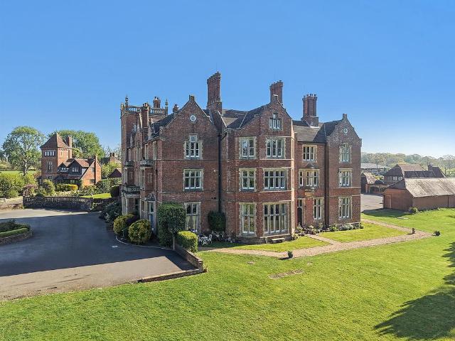 Flat for sale in Pachesham Park, Surrey