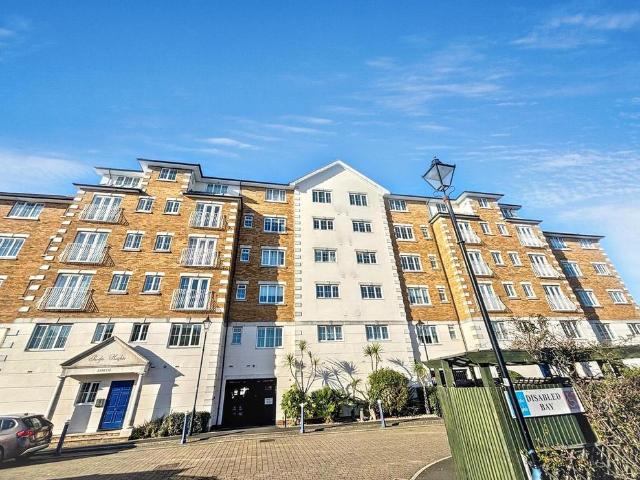 Flat for sale in Crumbles, Eastbourne