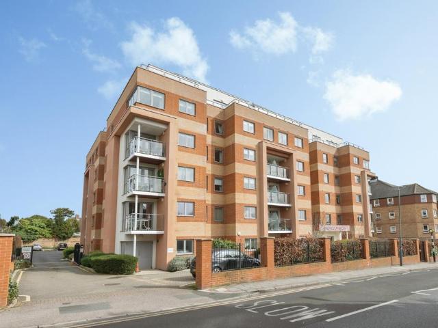 Flat for sale in North Cray, Frognal