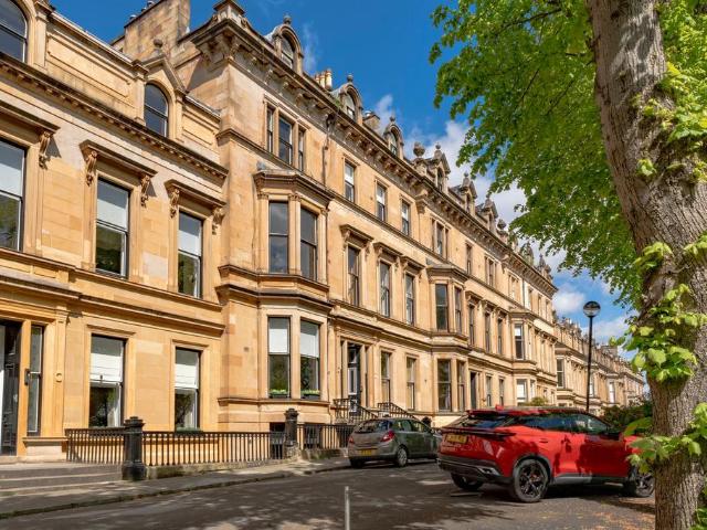 Flat for sale in Dowanhill, Scotland