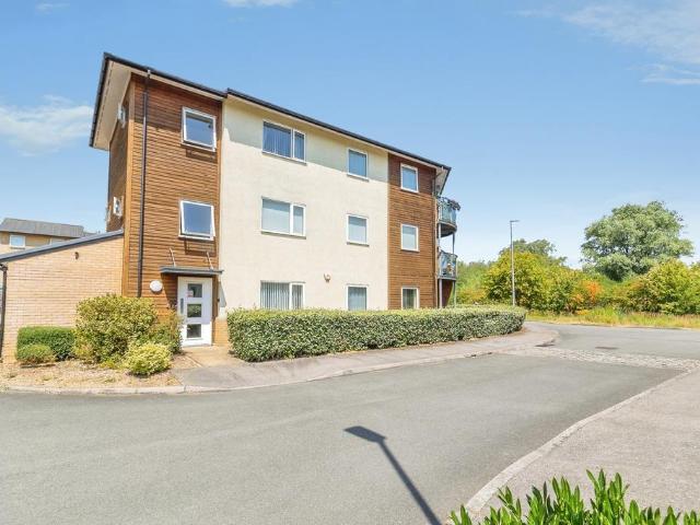 Flat for sale in Monkston Park, Milton Keynes