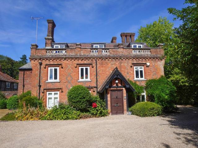 Flat for sale in Totteridge, Buckinghamshire