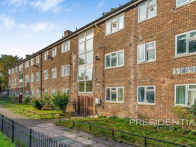 Flat for sale in West Dulwich, Greater London
