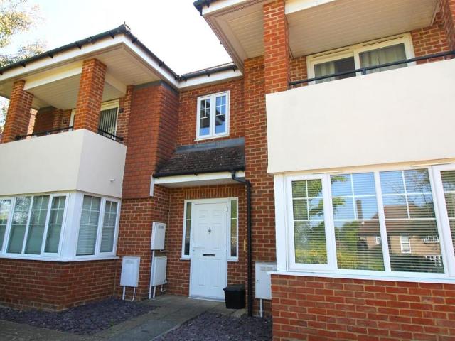 Flat for sale in Totteridge, Cressex