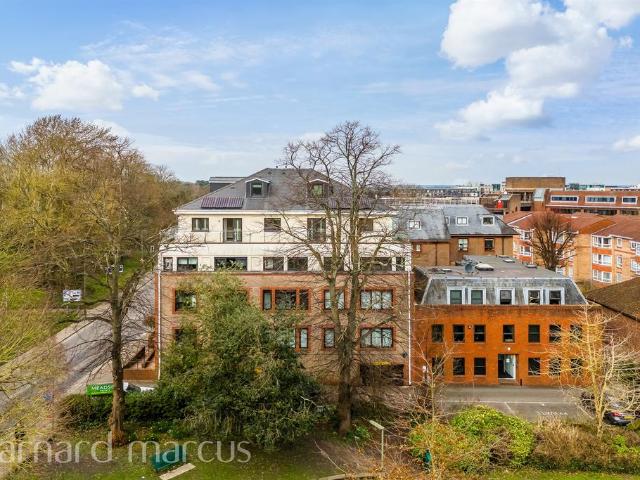 Flat for sale in Woodcote, Epsom