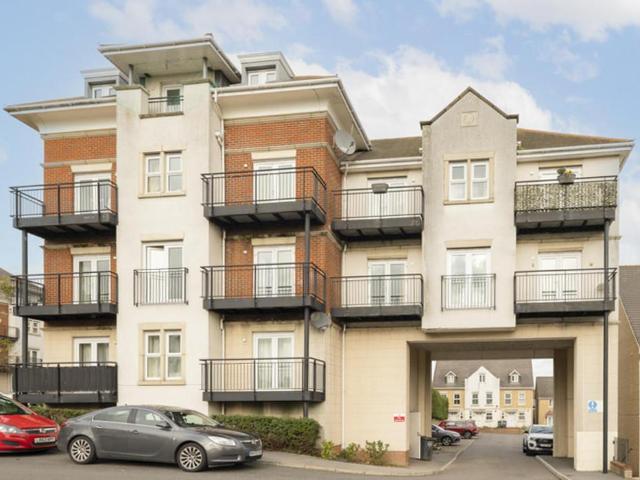 Flat for sale in Monks Orchard, Kent