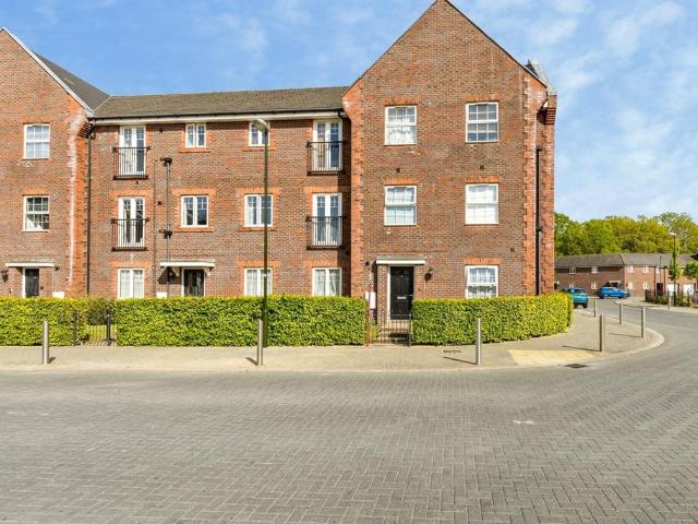 Flat for sale in Forge Wood, Glynde
