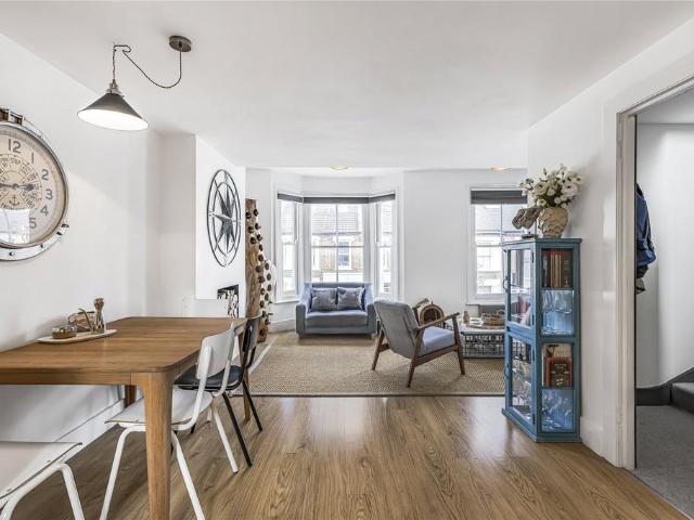 Flat for sale in Fulham, Sands End