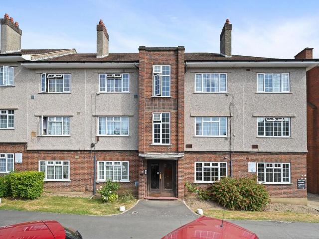 Flat for sale in Kenton, Greater London