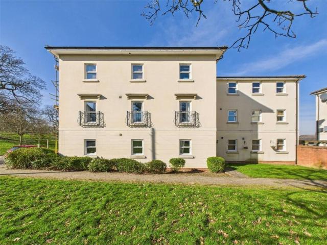 Flat for sale in Oakley, Golden Valley