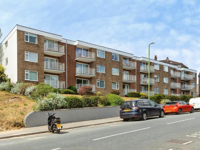 Flat for sale in Boscombe, Bournemouth