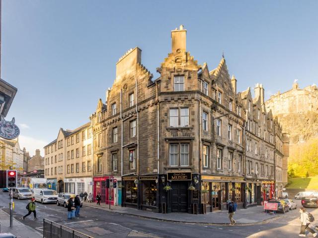 Flat for sale in Lauriston, Scotland
