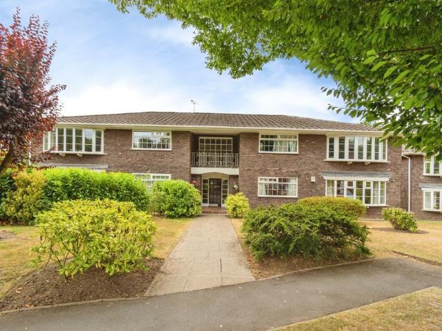 Flat for sale in Cheadle Hulme, Greater Manchester