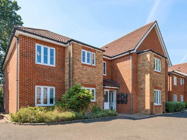 Flat for sale in Row Town, Surrey
