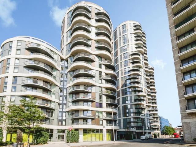 Flat for sale in London Borough of Barking and Dagenham, Greater London
