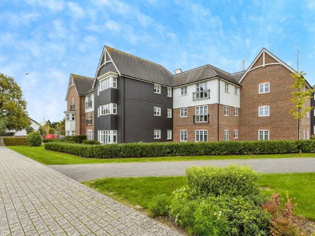 Flat for sale in Horsham, West Sussex