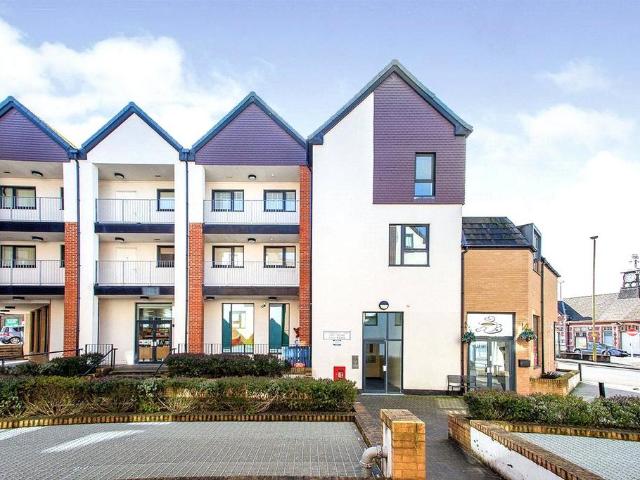 Flat for sale in Watford Heath, North Watford