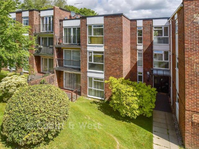 Flat for sale in Cross In Hand, East Sussex