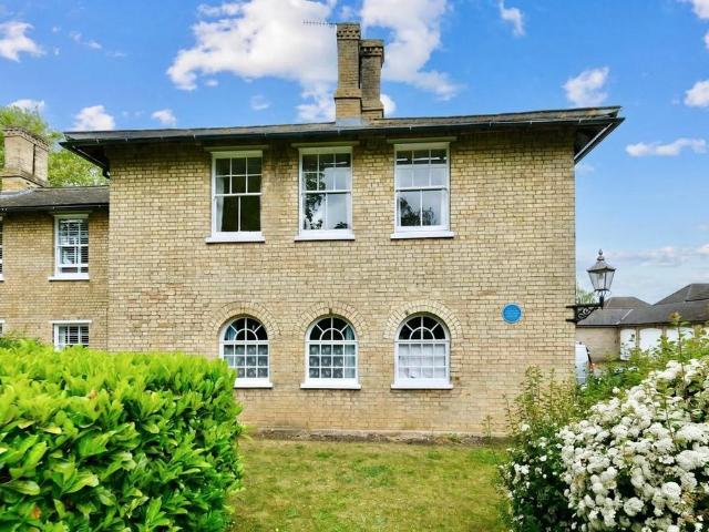 Flat for sale in Huntingdon, Cambridgeshire