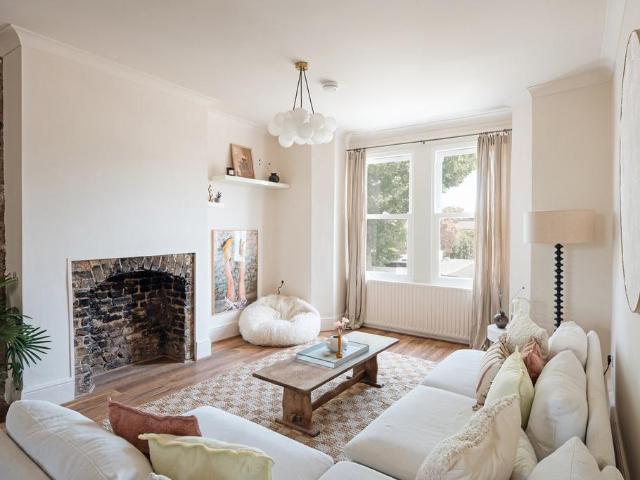 Flat for sale in Nunhead, Greater London