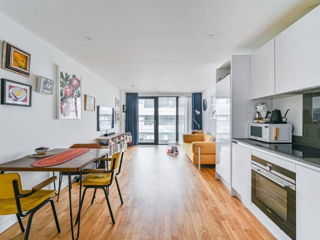 Flat for sale in East Greenwich, Cat Hill