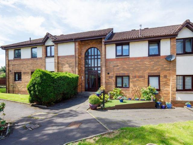 Flat for sale in Busby, Scotland