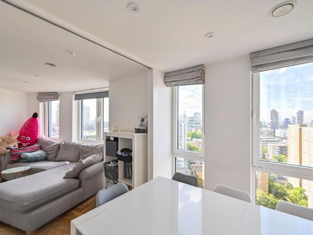 Flat for sale in Finsbury, Greater London