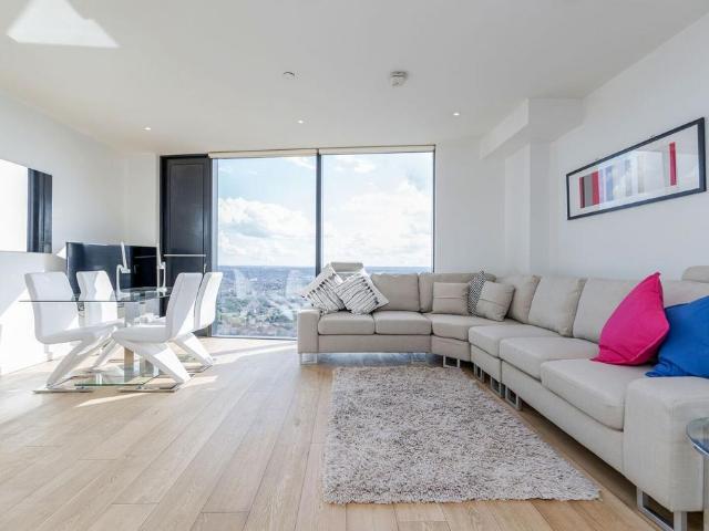 Flat for sale in Elephant and Castle, Greater London