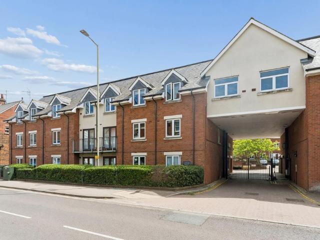 Flat for sale in King's Walden, Hertfordshire