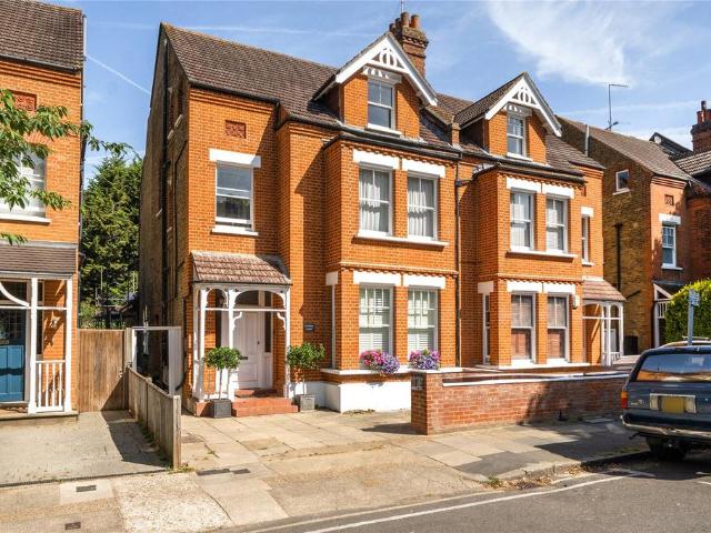 Flat for sale in Surbiton, Greater London