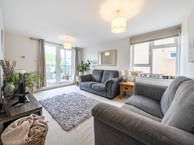Flat for sale in Streatham Hill, Greater London