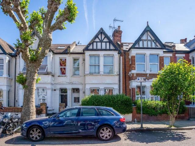 Flat for sale in Harlesden, Greater London