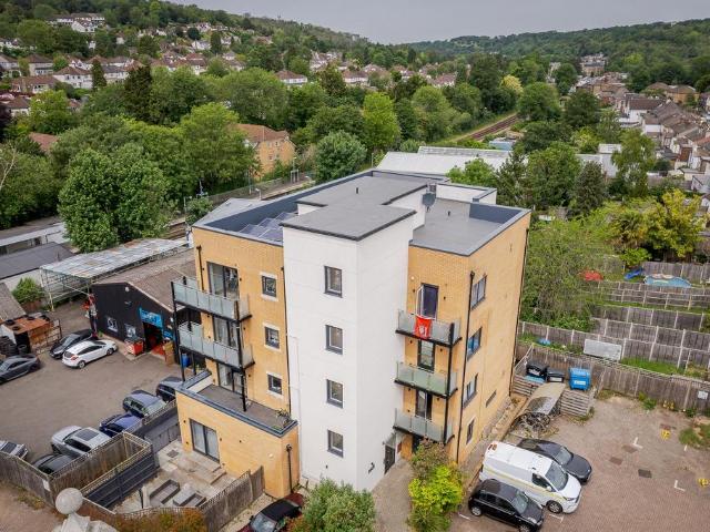 Flat for sale in Hillview, Surrey