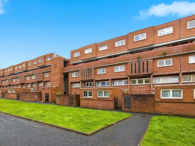Flat for sale in Woodside, Scotland