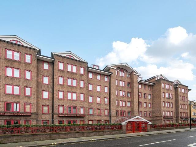Flat for sale in Bayswater, Greater London