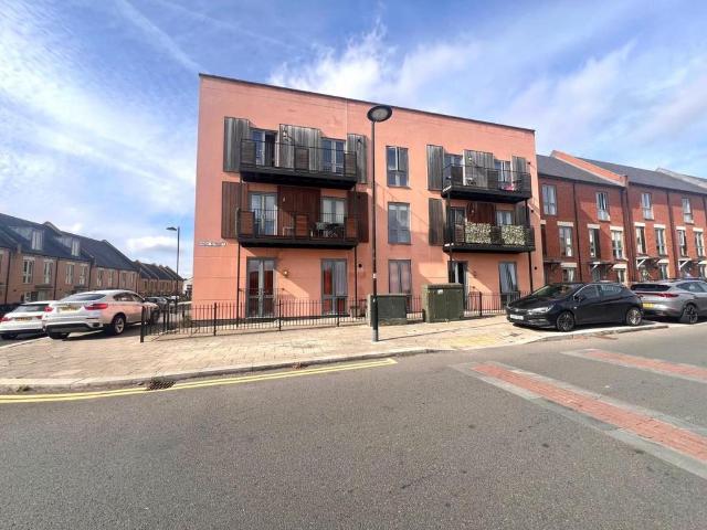 Flat for sale in Upton