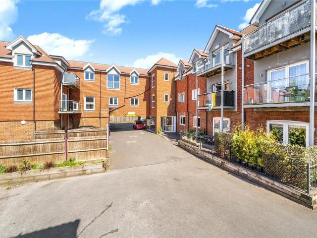 Flat for sale in Woking, Surrey