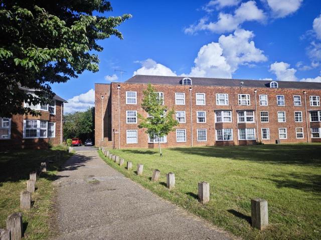 Flat for sale in Fretherne, Hertfordshire