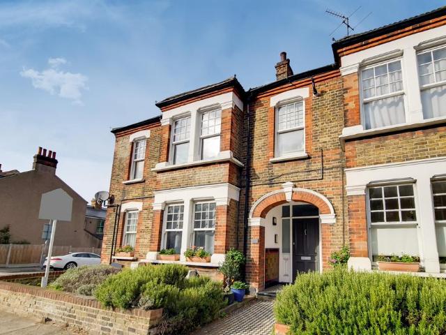 Flat for sale in Charlton, Greater London