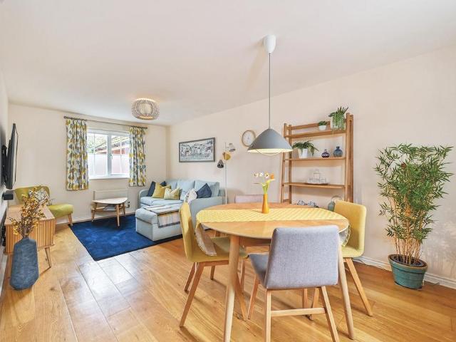 Flat for sale in Repton Park North, Bridgefield