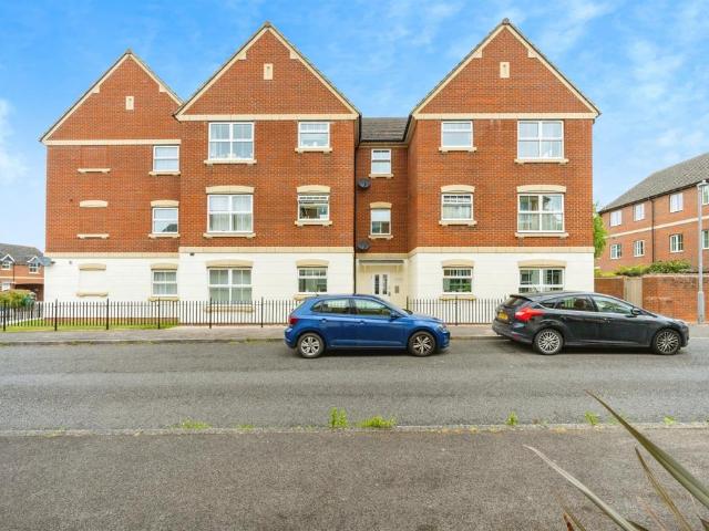Flat for sale in Weston Turville, Buckinghamshire