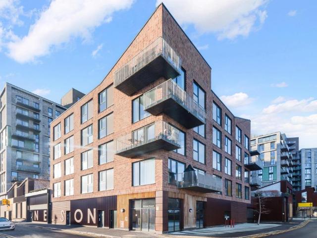 Flat for sale in Canning Town, Greater London