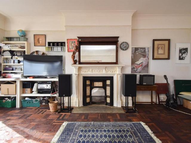 Flat for sale in West Marina, Guestling Green