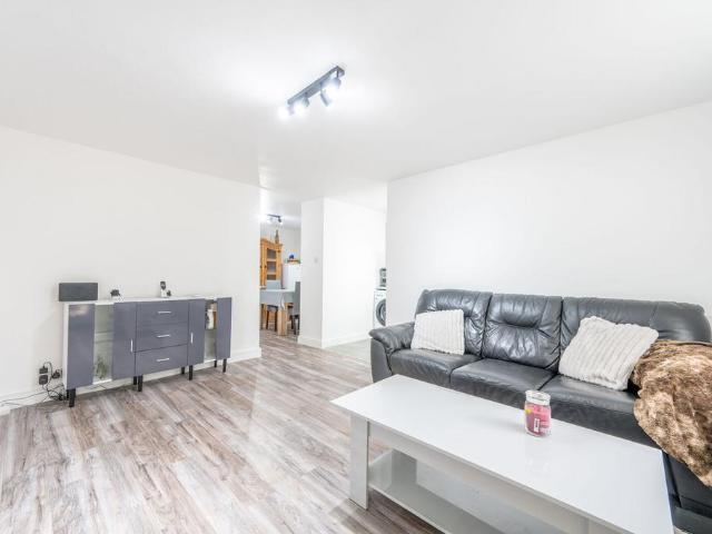 Flat for sale in Maida Hill, Greater London