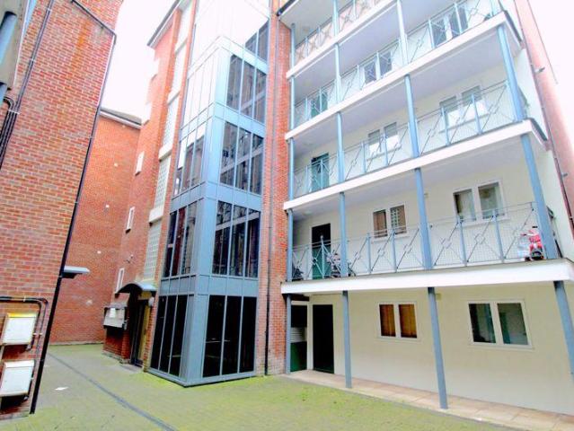 Flat for sale in Spring Park, Luton