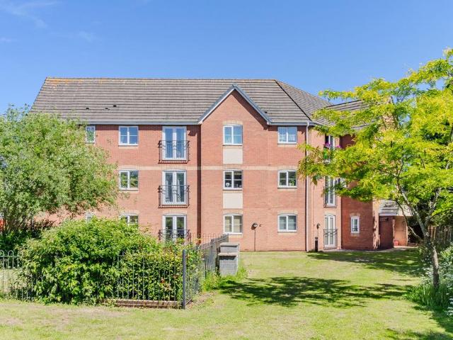 Flat for sale in Pinfold, Leicestershire