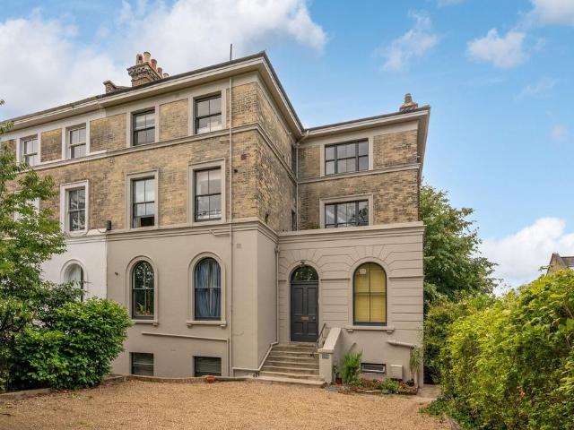 Flat for sale in Streatham Hill, Greater London